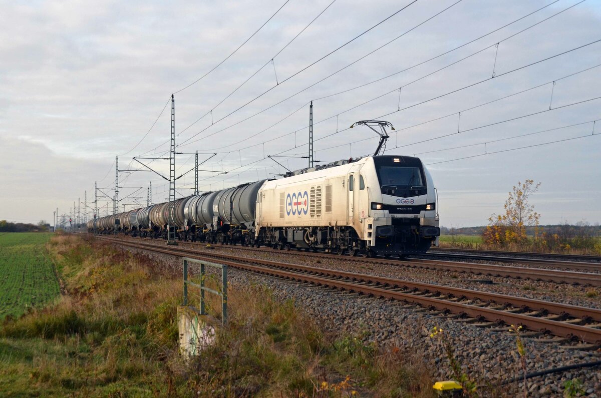 159 218 der Ecco Rail führte am Morgen des 06.11.21 einen Kesselwagenzug durch Radis Richtung Wittenberg.