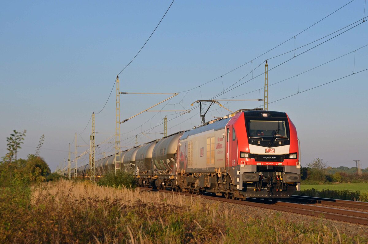159 226 der MEG führte am 10.10.21 den Zementzug von Rüdersdorf nach Regensburg durch Gräfenhainichen Richtung Bitterfeld.