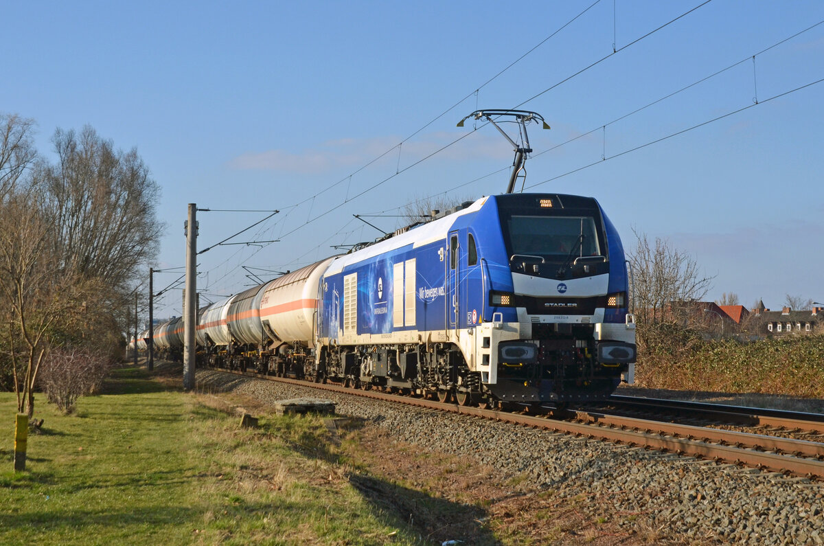 159 232 schleppte am 27.02.22 ihren Gaskesselwagenzug von WB-Piesteritz kommend durch Greppin Richtung Bitterfeld.