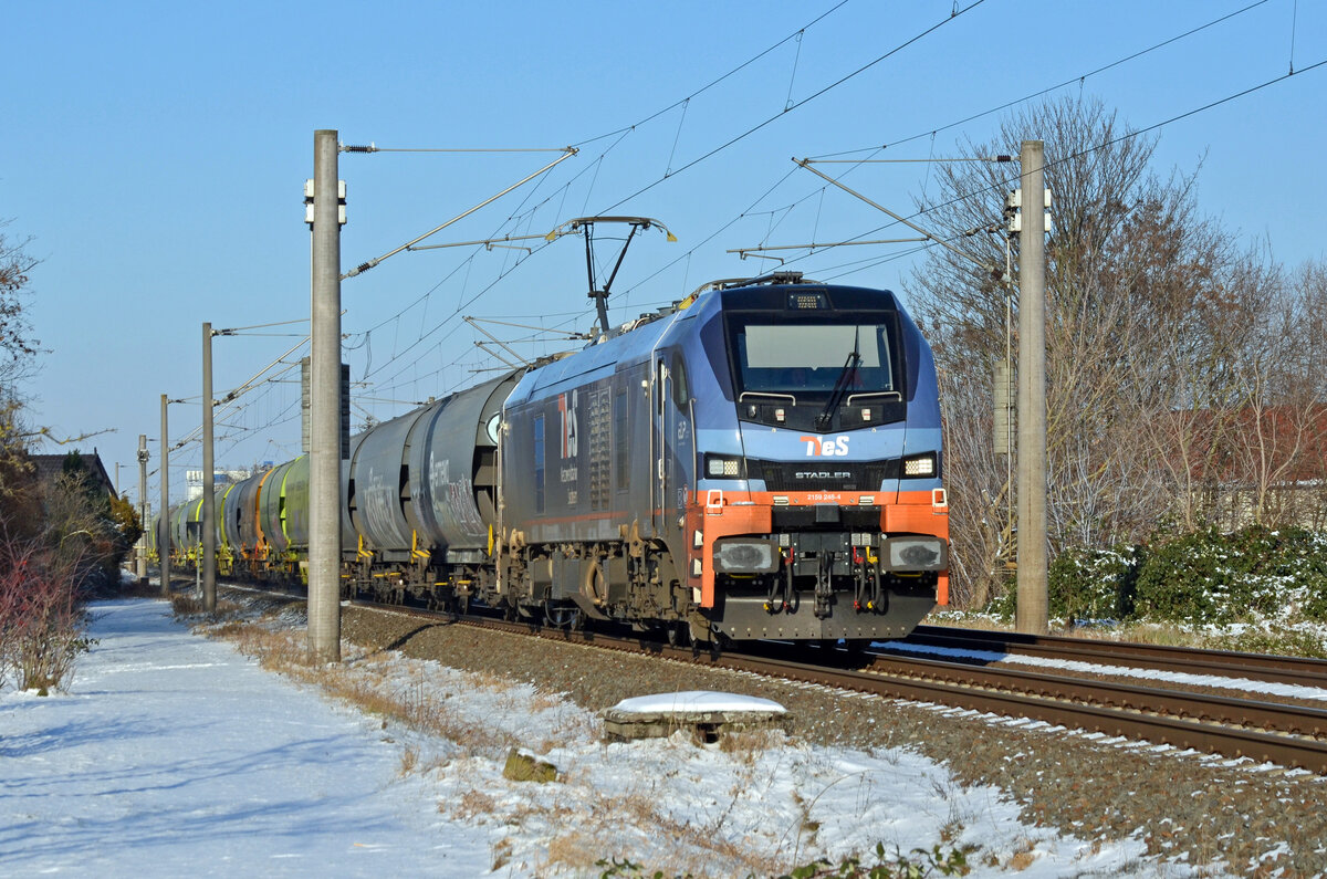 159 248 der NeS führte am 20.01.24 einen Silozug durch das winterliche Greppin Richtung Bitterfeld.