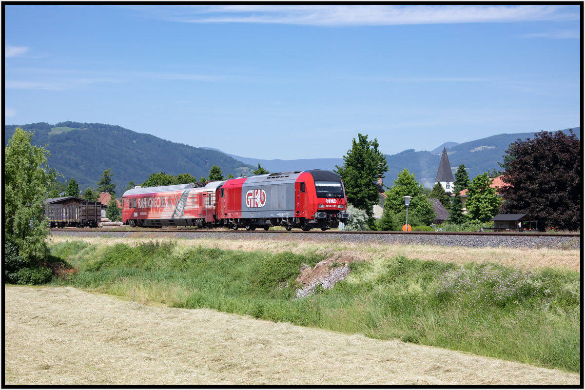 15.Juni 2021.
2016.922 rollt mit dem  Railchecker  durch den Bahnhof Frauental Bad Gams. 