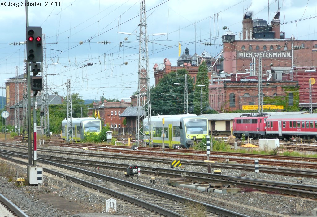 16 Jahre später dominierten die neuen agilis-RegioShuttles das Bild nördlich der Bamberger Bahnsteige. (2.7.11, unter anderem mit VT 650 719.)