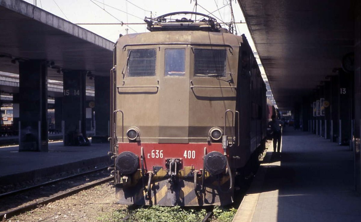 16 june 2009 locomotive e 636.400 at Roma Termini