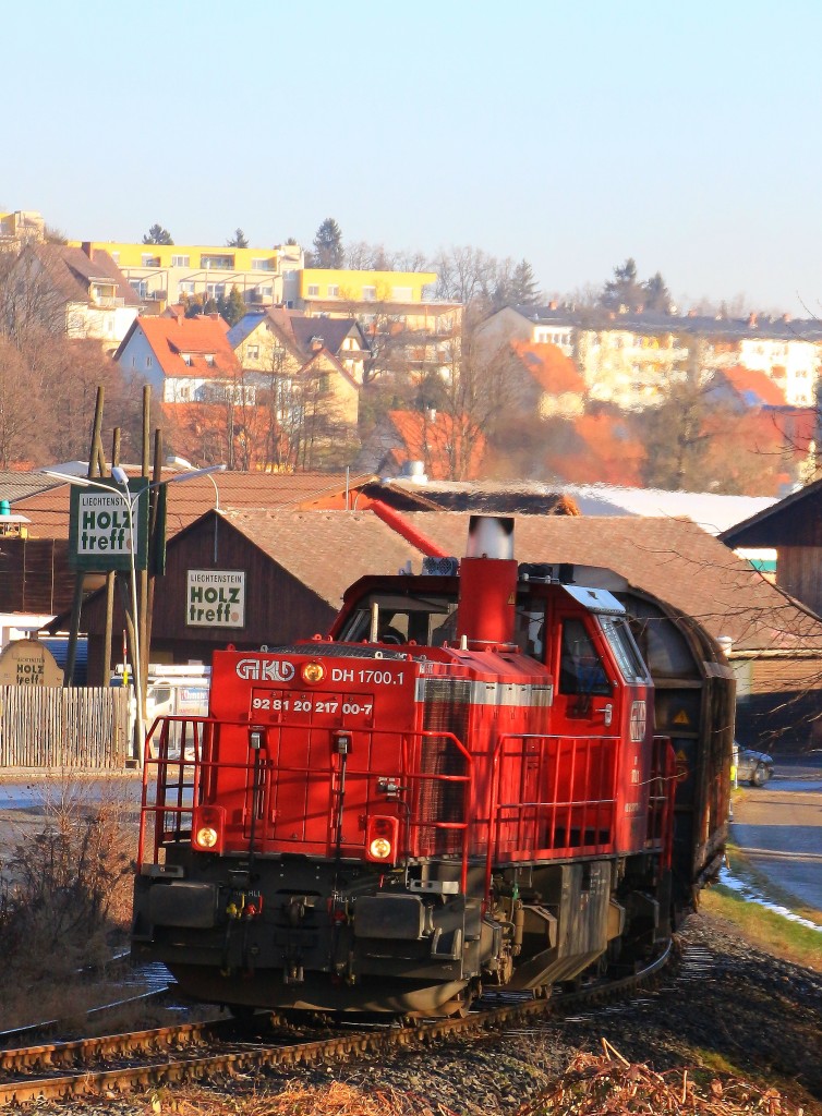 16,01,2015 ,.... leichte Schräglage hat DH 1700.1 beim auswechseln von Habbins im Anschlussgleis zum Sägewerk Liechtenstein welches auch Ausgangspunkt zur legendären Liechtensteinschen Waldbahn war . 
