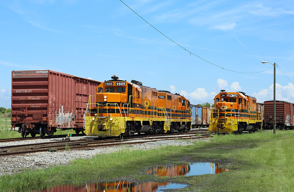 1605 & 1602 shunt the yard at Fernandina Beach whilst 1810 is stabled to the right, 2 July 2018 This is 3/4 of the Florida First Coast Railroads fleet!