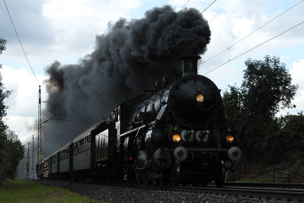 16.09.2017 Streckenabschnitt Süßen/Salach, 018 478 poltert mit Sonderzug in Richtung Amstetten anlässlich der Märklintage