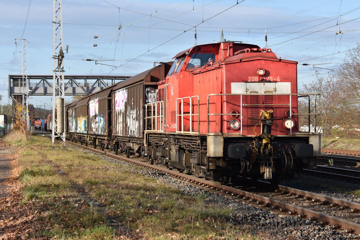 16.11.2020 | Güterzug bei der Durchfahrt Bahnhof Saarmund | 298 329-4  98 80 3298 329-4  |
