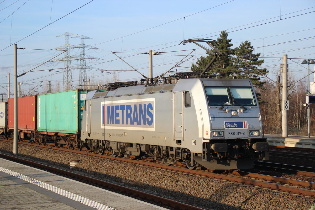 16.12.2016 in Dresden Heidenau,   Richtung Pirna 
Metrans 186 017-8