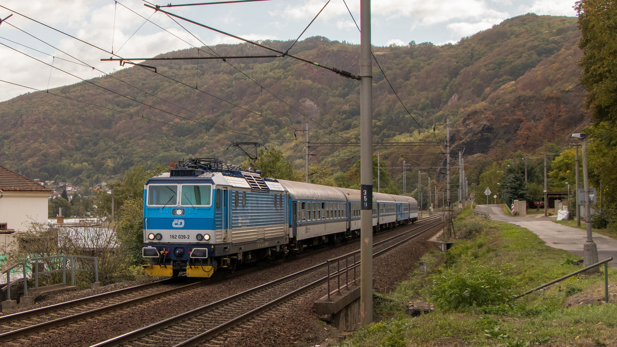 162 039-2 ist am 3. Oktober 2018 in Usti nad Labem unterwegs.