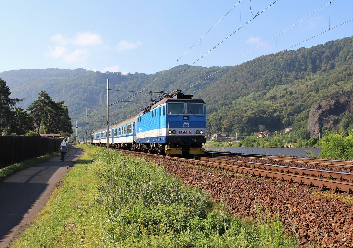 162 064 mit R 794 zusehen am 18.07.20 in Ústí nad Labem-Střekov.