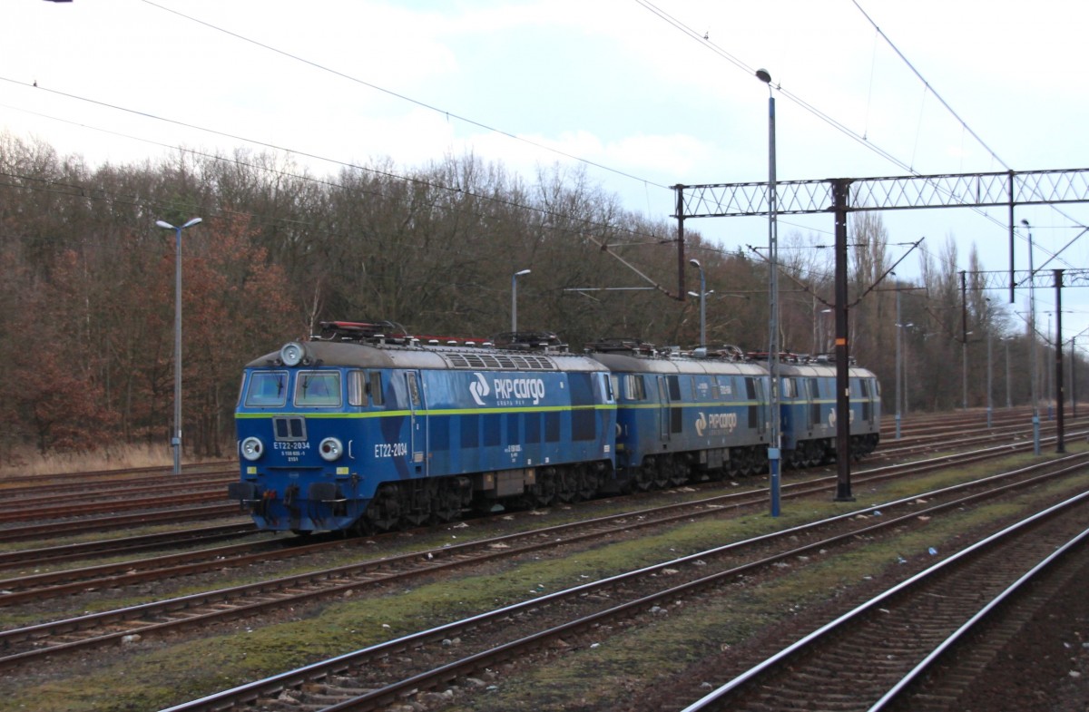 16.2.2014. Kostrzyn. ET 22 - 2034, 22 - 654 und 22 - 531 am Nordkopf des Bahnhofs
