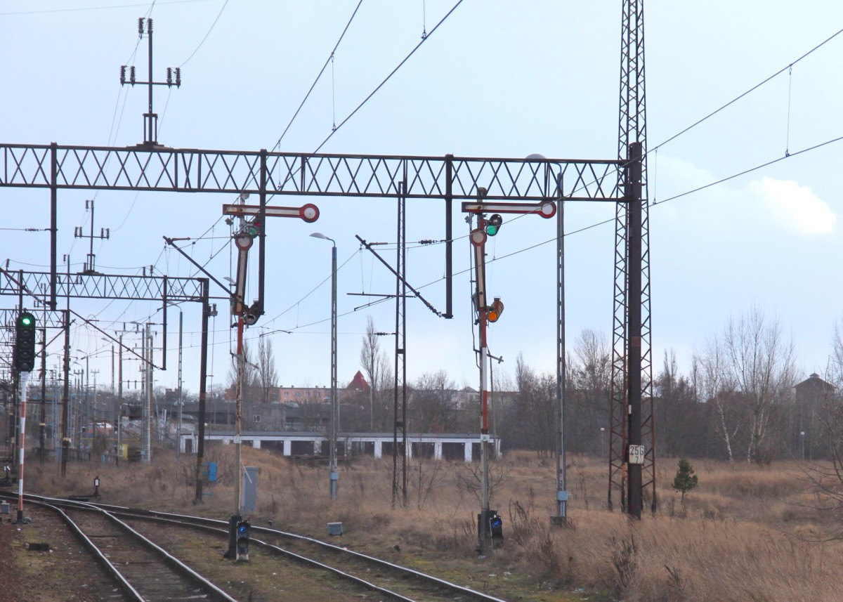 16.2.2014 Kostrzyn. Zwischensignale des Rangierbahnhof vor dem Personenbahnhof. (aus Ri Stettin)