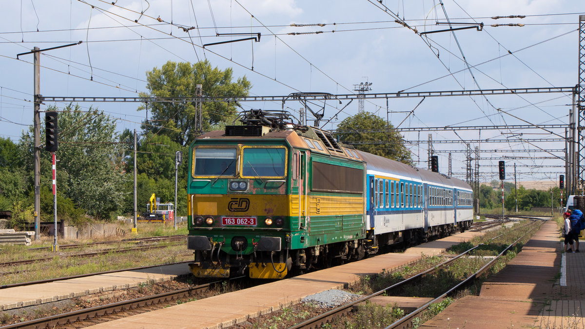 163 062-3 ist am 4. August 2019 in Vsetaty zugegen. 