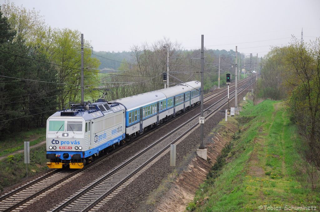 163 065 (CZ-CD 91 54 7 163 065-6) mit OS8656 von Pardubice hl.n. nach Kolín am 29.04.2013 bei Kolín