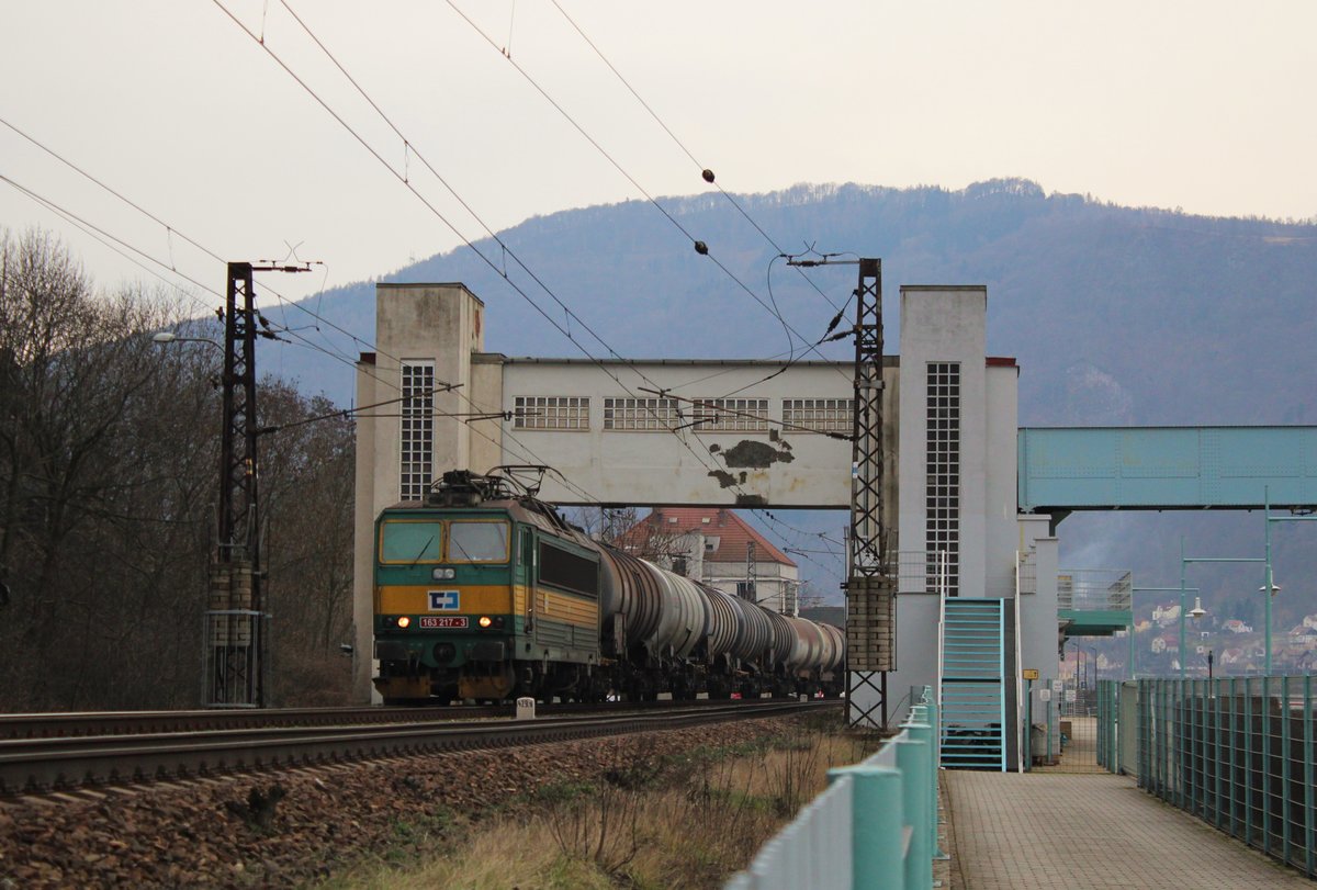 163 217-3 war am 27.02.16 zu sehen in Ústí nad Labem-Střekov. 
