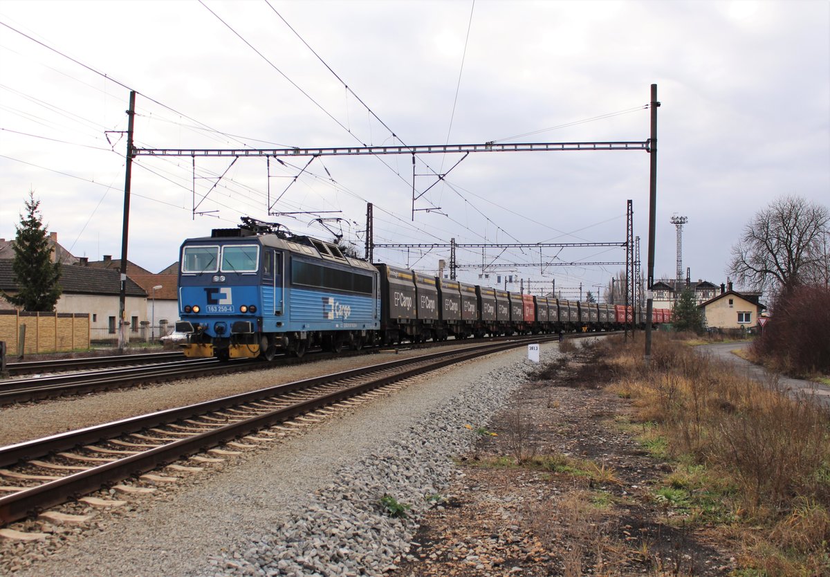163 250-4 zu sehen am 27.12.19 in Všetaty. 