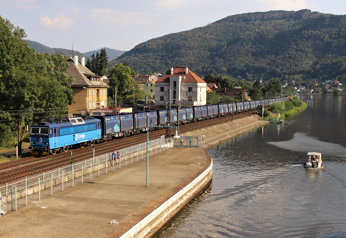 163 252-0 zusehen mit einem Innofreigthzug am 08.08.20 in Ústí nad Labem-Střekov.