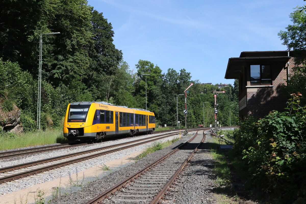1648 205  Stadt Hof  bei der Einfahrt in Windischeschenbach am 18. Juni 2026.