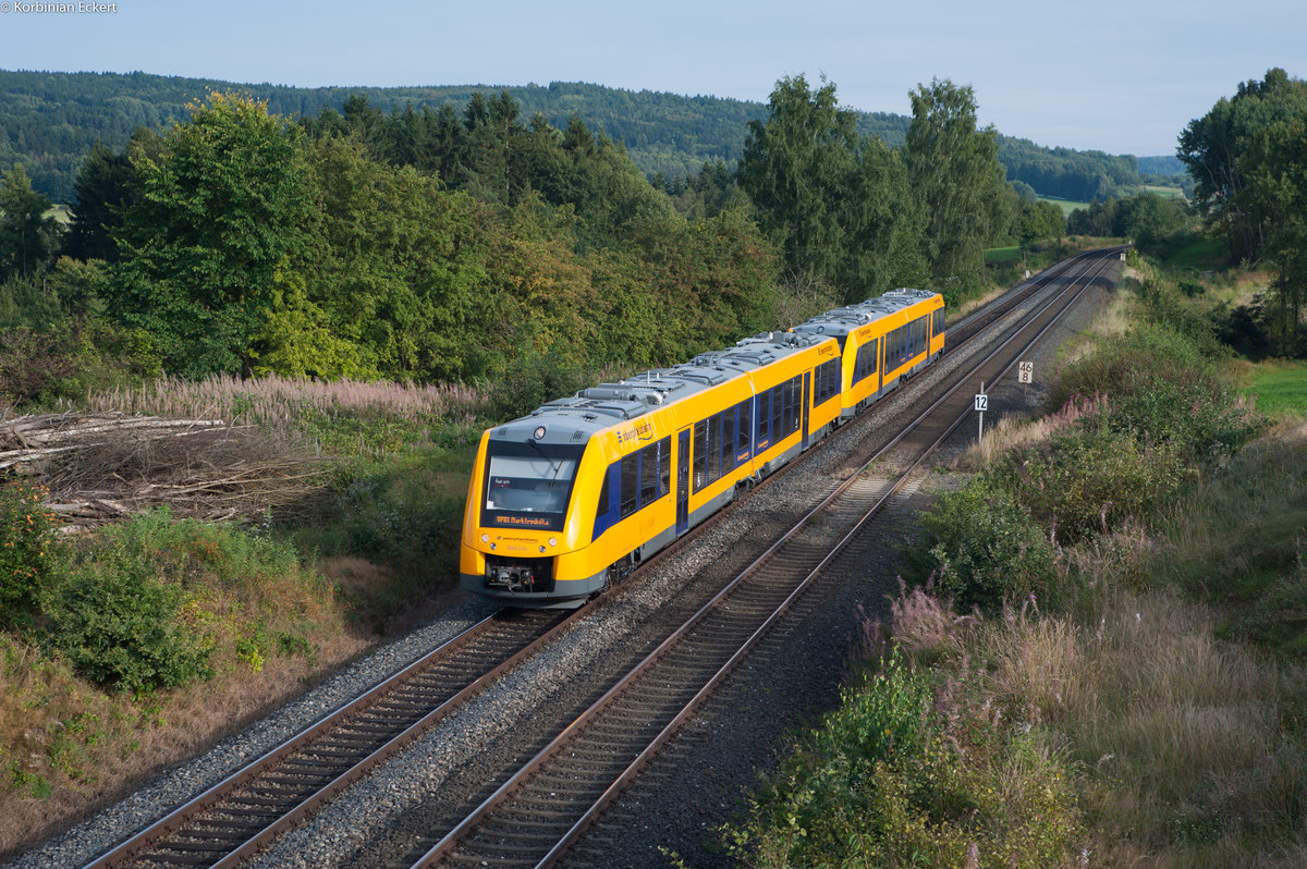 1648 208 als OPB79734 von Regensburg nach Marktredwitz kurz vor dem Zielbahnhof bei Reutlas, 03.09.2016