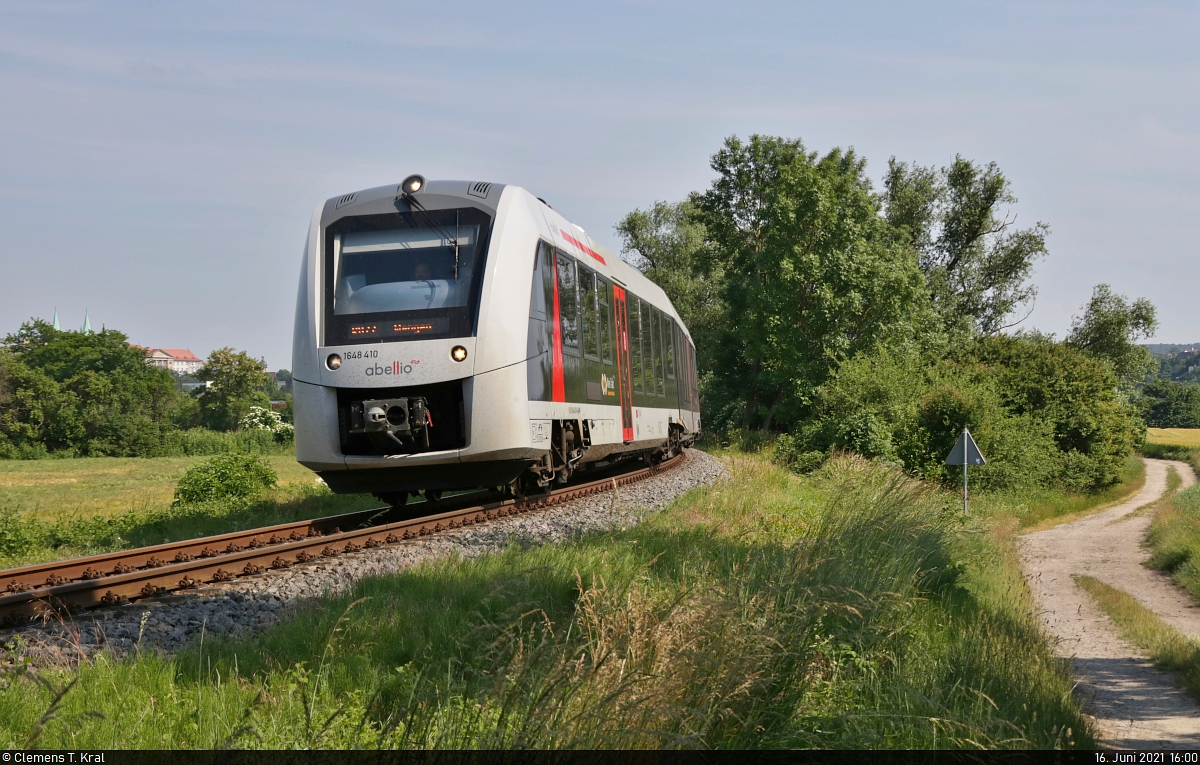 1648 410-6 (Alstom Coradia LINT 41) hat Naumburg(Saale)Hbf hinter sich gelassen und steuert seinem nächsten Halt - Naumburg-Roßbach - entgegen.

🧰 Abellio Rail Mitteldeutschland GmbH
🚝 RB 80564 (RB77) Naumburg(Saale)Ost–Wangen(Unstrut)
🚩 Bahnstrecke Naumburg–Reinsdorf (Unstrutbahn | KBS 585)
🕓 16.6.2021 | 16:00 Uhr