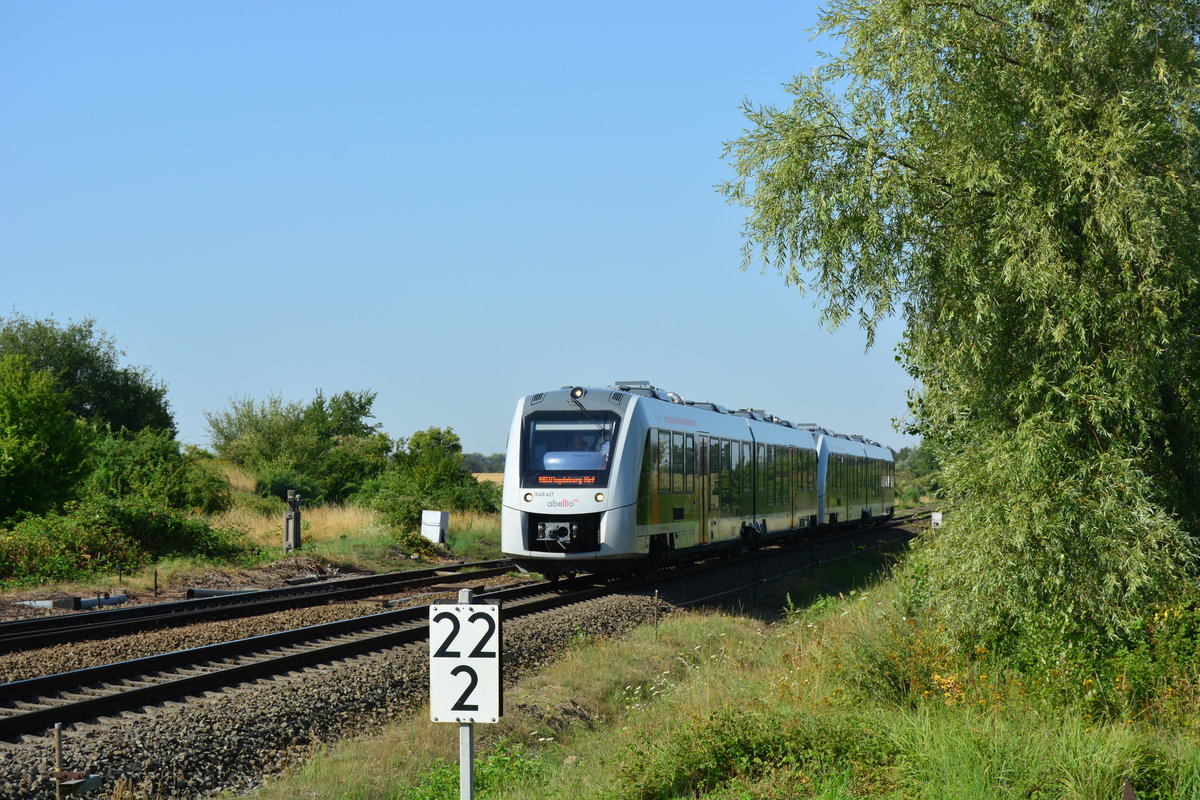 1648 417 erreicht den Bahnhof Blumenberg wo schon der Gegenzug auf die Kreuzung wartet. 

Blumenberg 25.07.2019