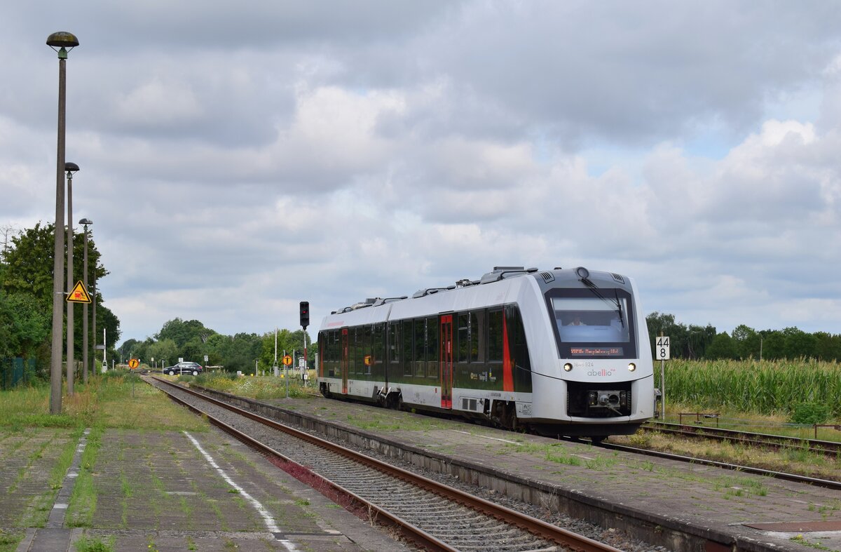 1648 424 erreicht aus Wolfsburg kommend den Bahnhof Rätzlingen.

Rätzlingen 01.08.2021
