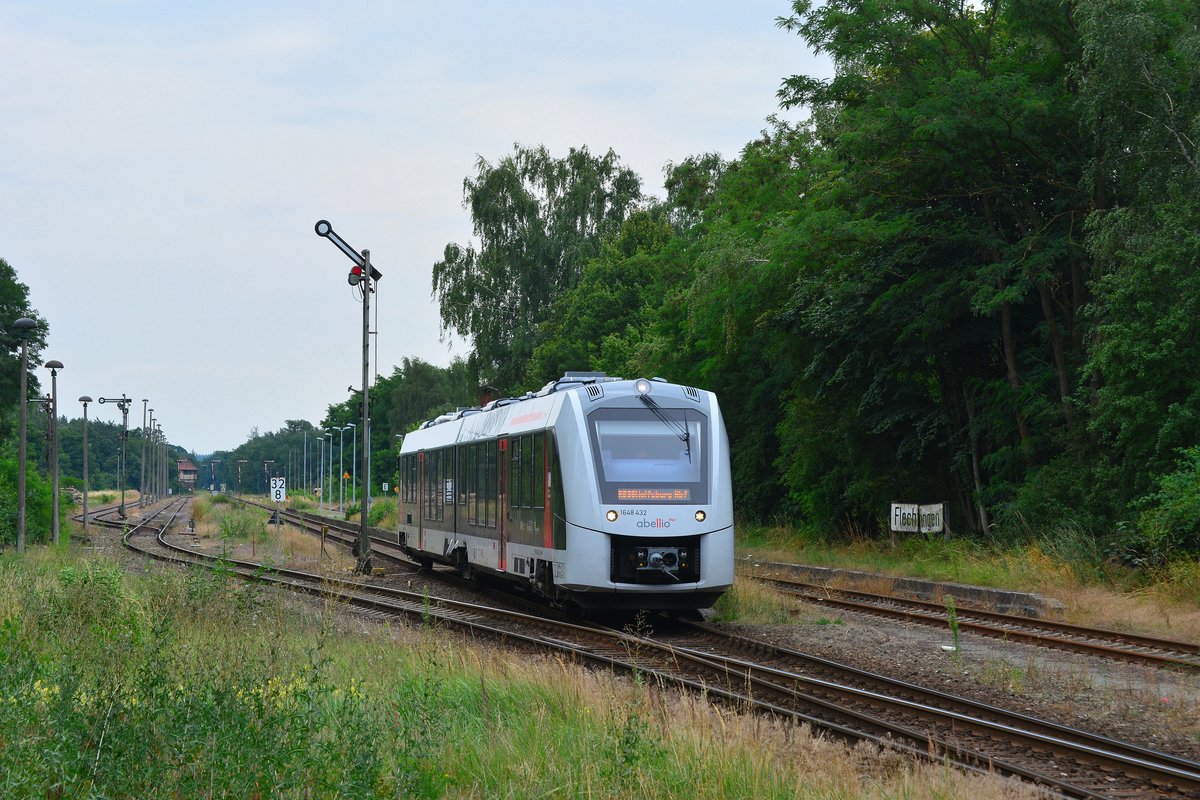 1648 432 verlässt den Bahnhof Flechtingen in Richtung Oebisfelde.

Flechtingen 22.07.2019