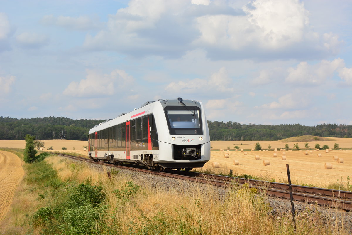 1648 436 erreicht in Kürze den Bahnhof Börnecke und passiert hier gleich die Anrufsschranke.

Börnecke 28.07.2019

