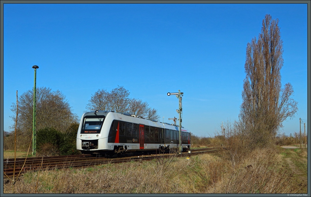 1648 454 der ABRM verlässt am 30.03.2021 als RB 36 nach Magdeburg den Bahnhof Groß Ammensleben.