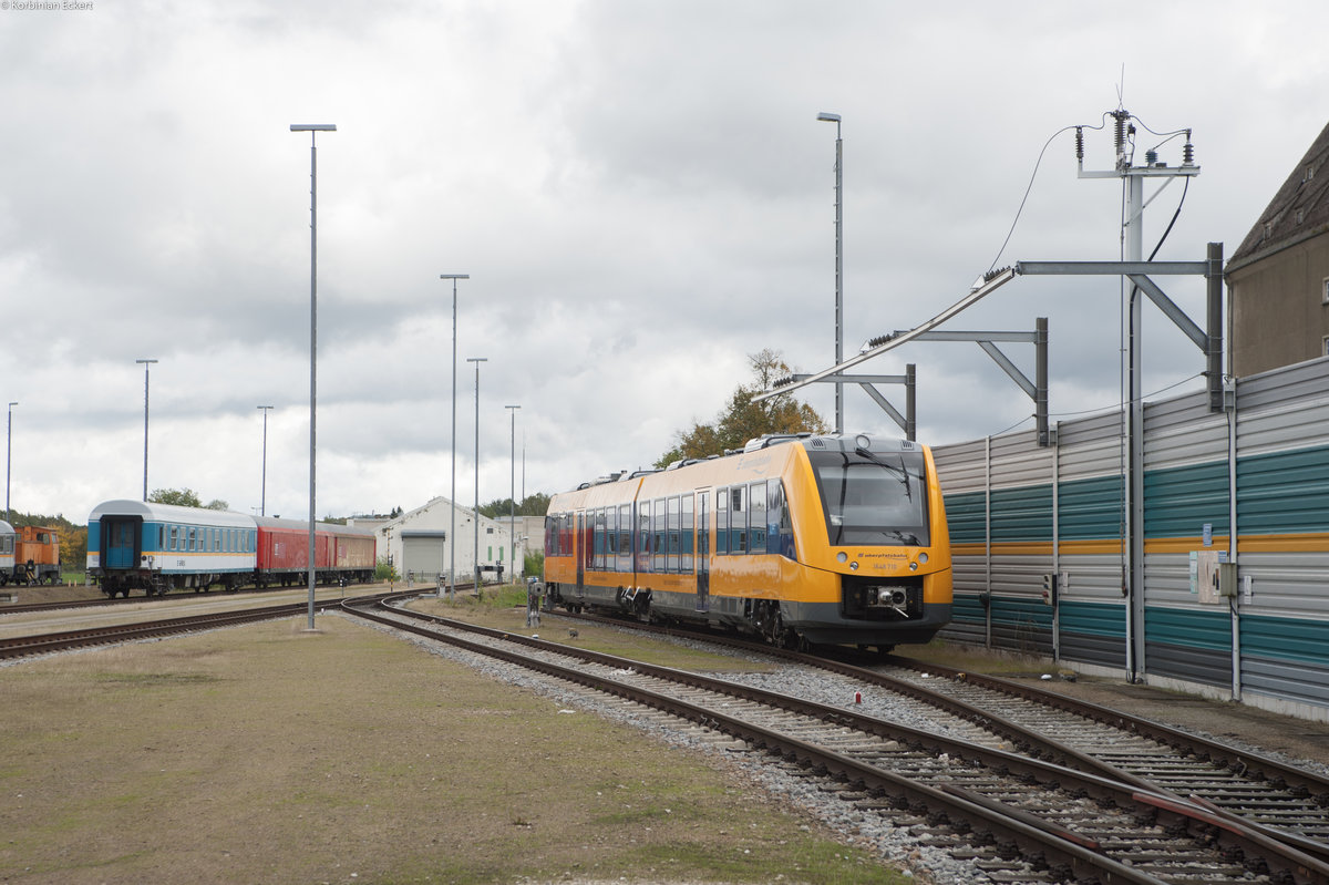 1648 710 steht abgestellt im hinteren Teil des Länderbahn-Werks Schwandorf, 08.10.2017