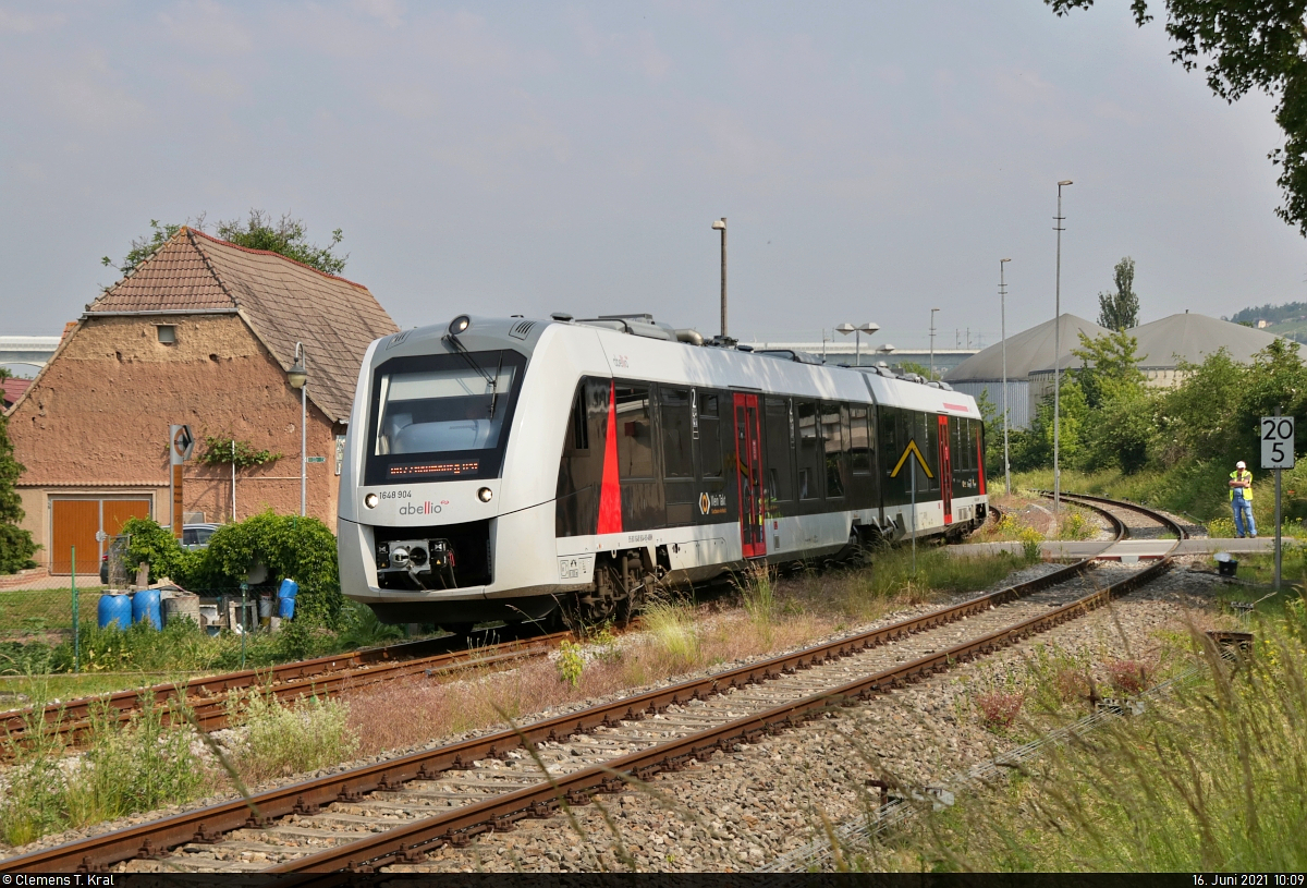 1648 904-8 (Alstom Coradia LINT 41) verlässt den Bahnhof Karsdorf.

🧰 Abellio Rail Mitteldeutschland GmbH
🚝 RB 80553 (RB77) Wangen(Unstrut)–Naumburg(Saale)Ost
🚩 Bahnstrecke Naumburg–Reinsdorf (Unstrutbahn | KBS 585)
🕓 16.6.2021 | 10:09 Uhr