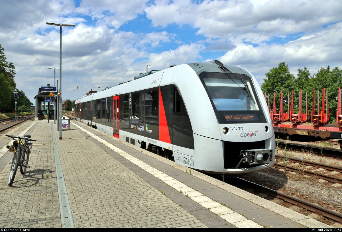 1648 919 (Alstom Coradia LINT 41) der Abellio Rail Mitteldeutschland GmbH als RB 80427 (RB47) nach Halle(Saale)Hbf steht im Startbahnhof Könnern auf Gleis 3.
[21.7.2020 | 13:57 Uhr]