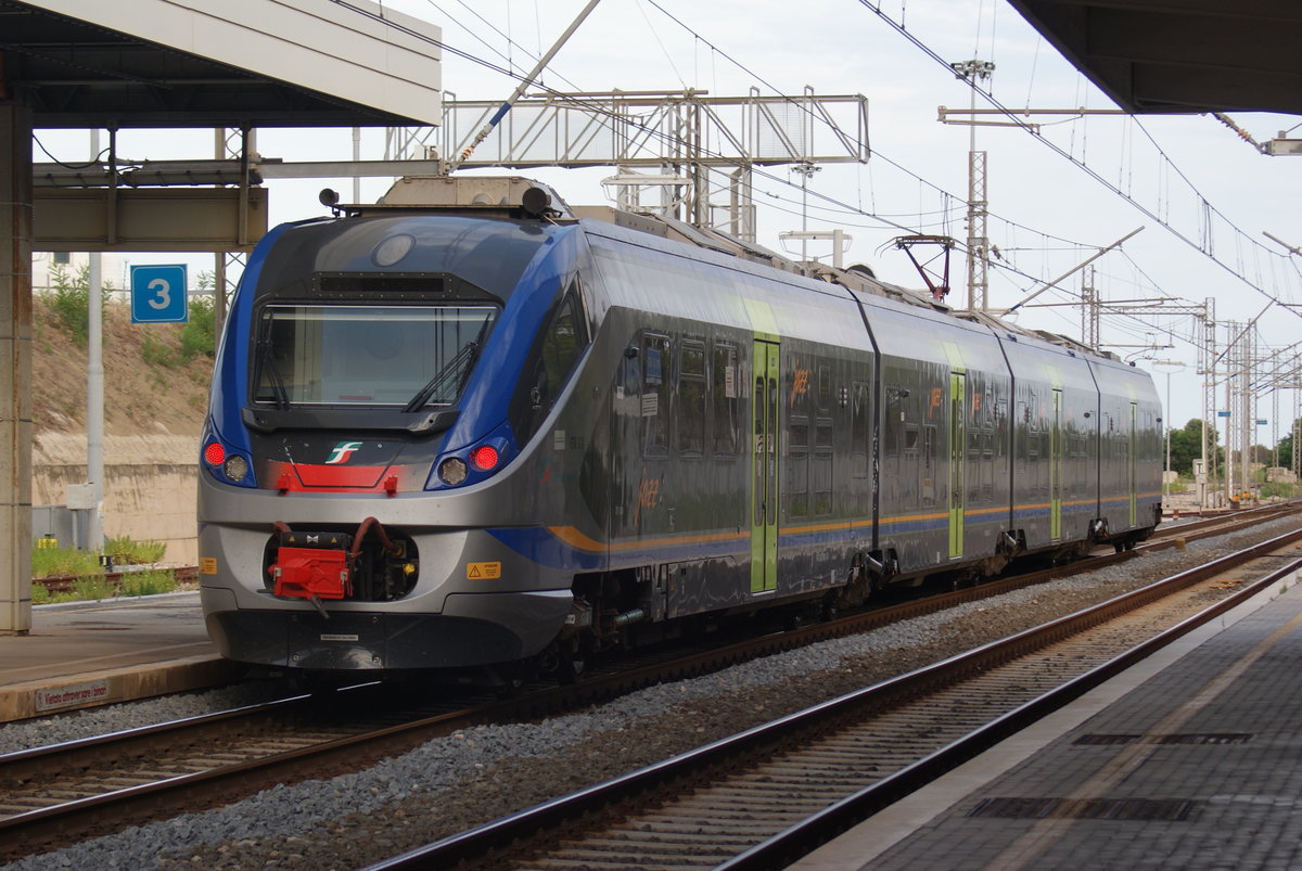 17 august 2016, ETR 324.005 departs from Porto di Vasto station