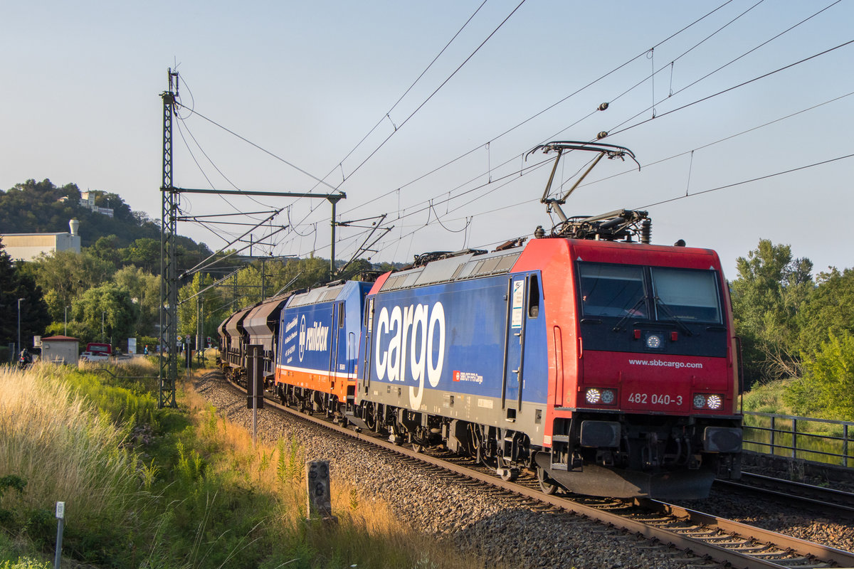 17. Juli 2019 in Bad Kösen: Re 482 040-3 + 185 409-0 unterwegs mit Zug. 