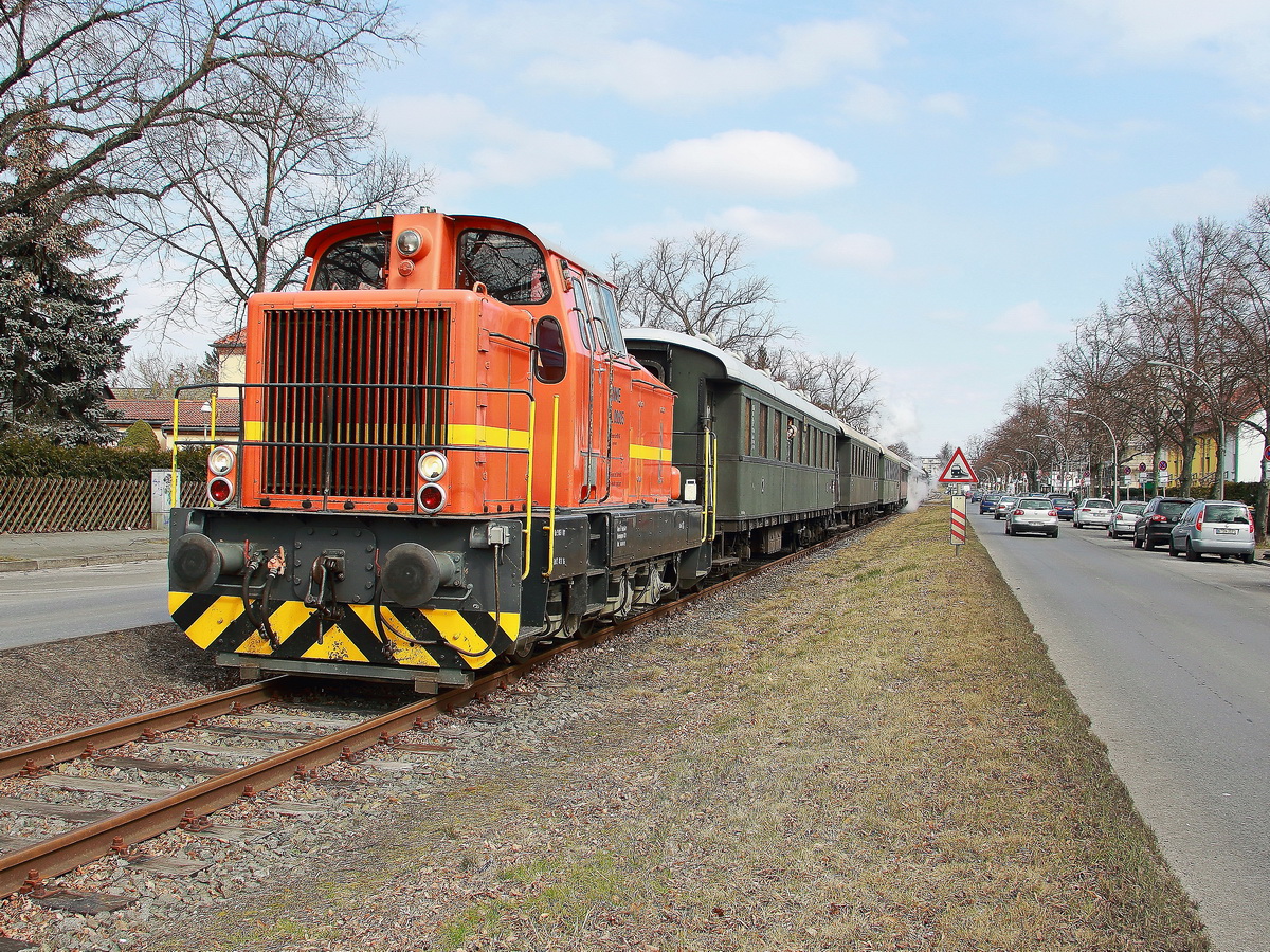 17. März 2018, Rückfahrt vom Tanklager Berlin Rudow des Sonderzuges der Dampflokfreunde Berlin hier mit  Zuglok ML 00605 der Neukölln - Mittenwalder Eisenbahn-Gesellschaft AG (NME).