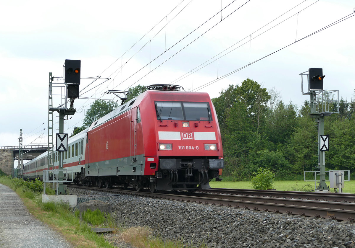 17. Mai 2018, IC 2063 von Karlsruhe nach Leipzig, geführt von 101 004
