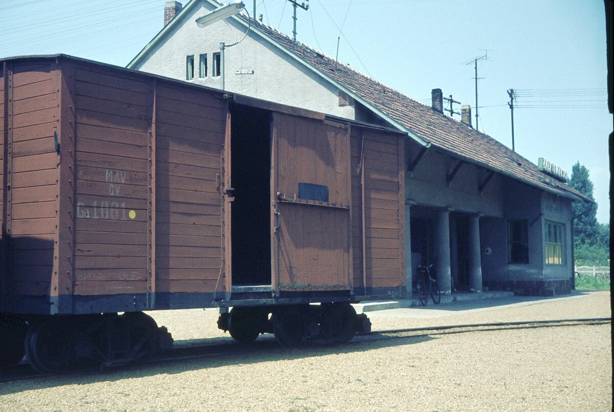 17. Schmalspurbahnhof  Balatonfenyves Güterwagen_14-07-75