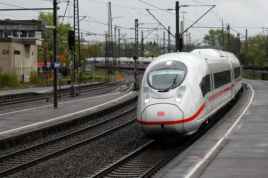 17.04.2017 Göppingen Bahnhof - Durchfahrt von einem ICE