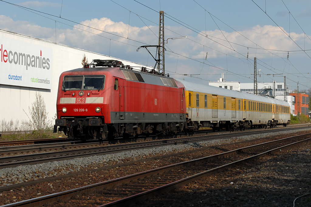 17.04.2018. 120 206-8 mit Messzug