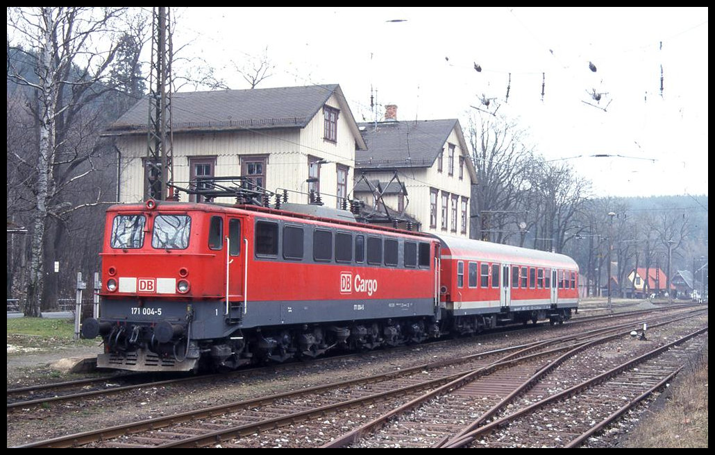 171004 Cargo steht am 27.3.199 um 12.38 Uhr mit dem RB 15913 nach Blankenburg im damaligen Endbahnhof Königshütte.