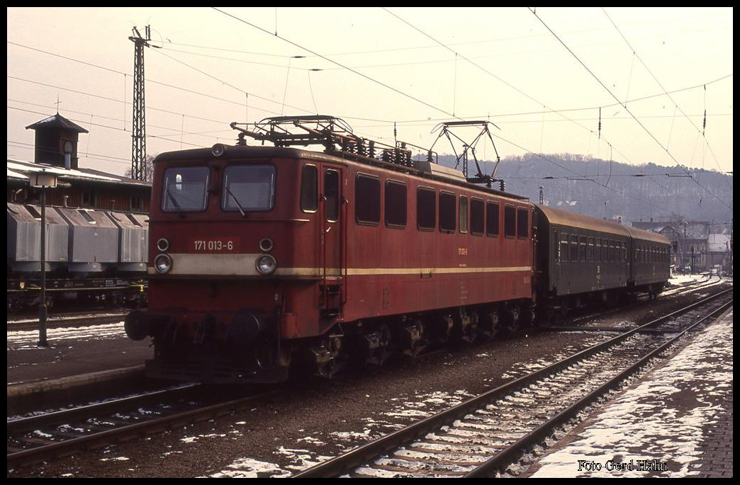 171013 der Rübelandbahn stand am 19.2.1994 um 13.58 Uhr mit dem P 8684 im Bahnhof Blankenburg.