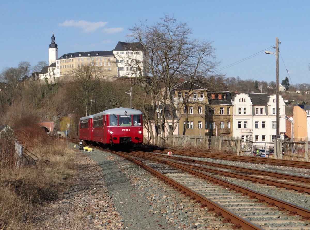 172 132-3 und 172 171-1 zu sehen am 28.03.15 in Greiz.