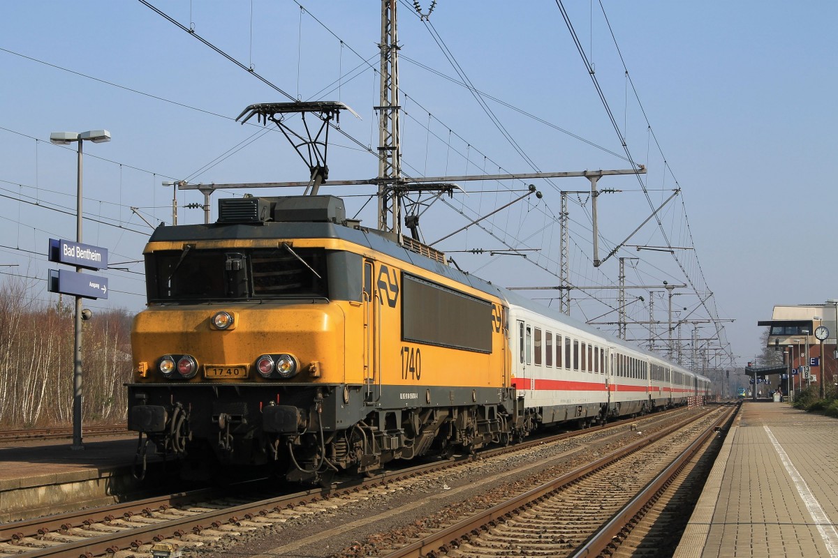 1740 (NS) mit IC 148 Berlin Ostbahnhof-Amsterdam Centraal auf Bahnhof Bad Bentheim am 14-3-2014.