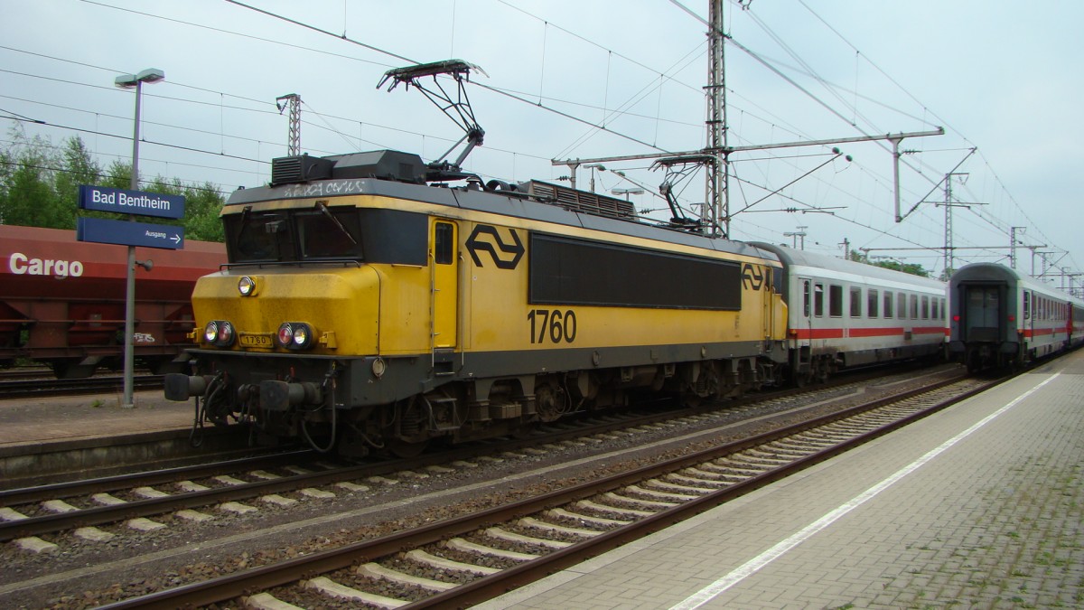 1760 mit einem IC in Bad Bentheim, 30.05.2013.
