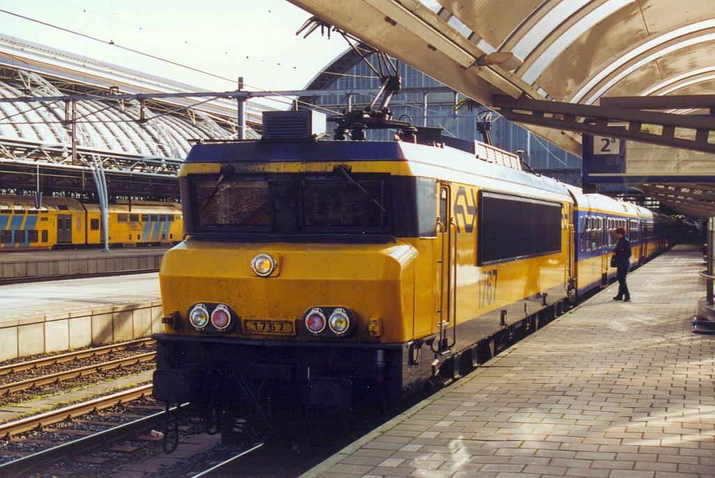 1767 am 02.März 2002 in der Amsterdam Centraal Station. (Fotoscan)