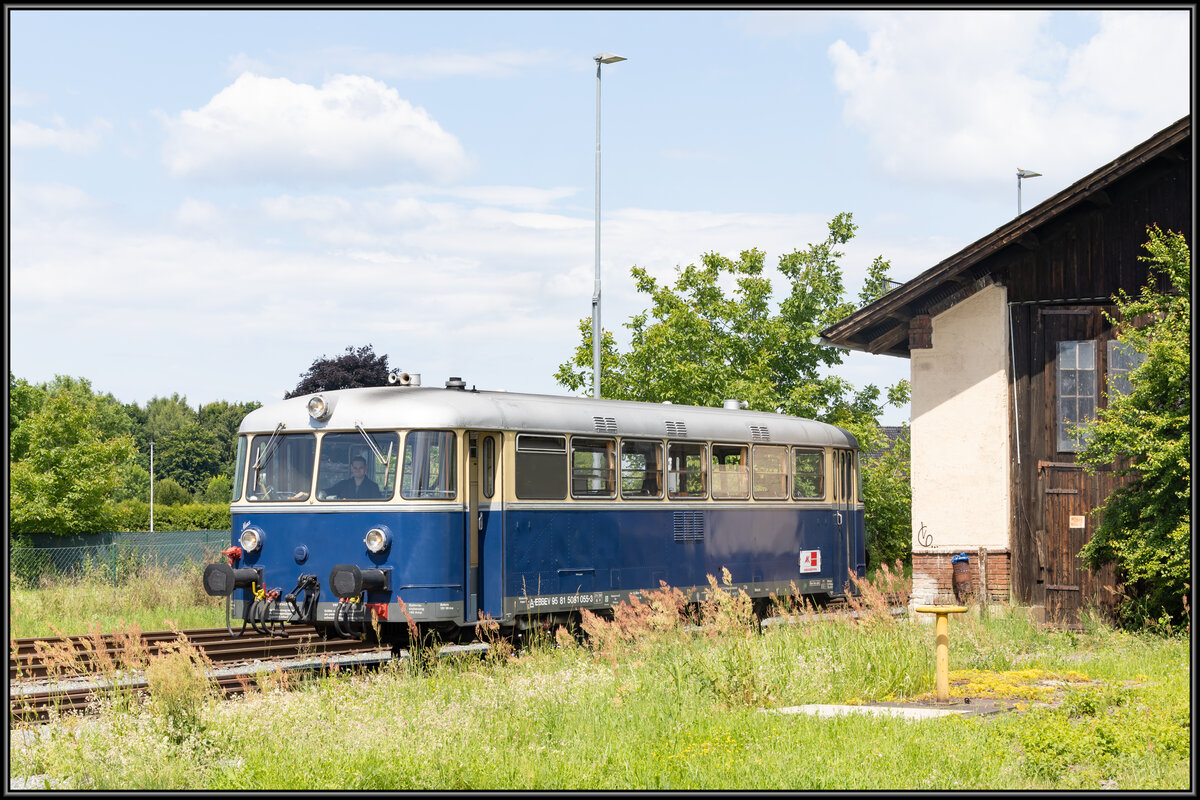 17.Juni 2023 in Bad Radkersburg . 
5081.055 macht sich im Heizhausbereich bereit für die nächste Fahrt. 