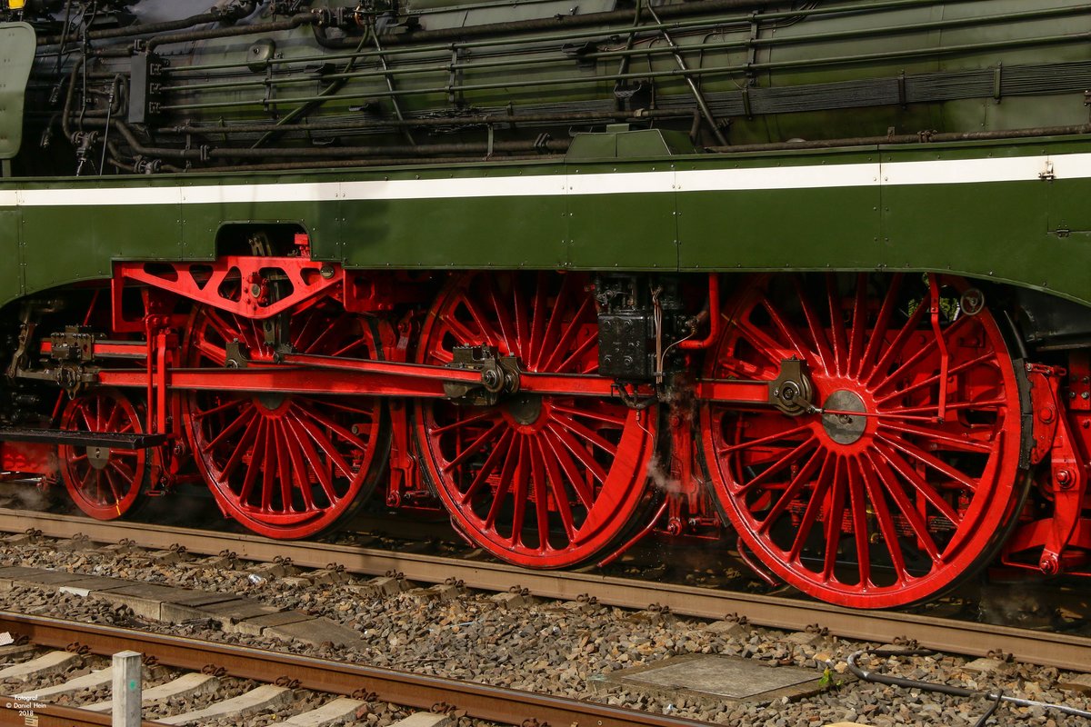 18 201 Fahrwerk in Solingen Hbf, am 17.06.2018.