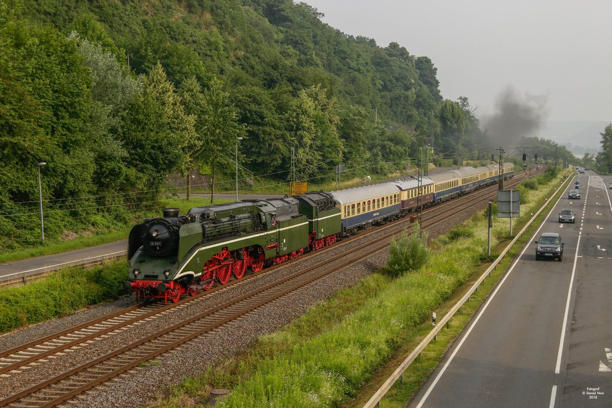 18 201 mit  90 Jahre Rheingold  in Dattenberg, am 10.06.2018.