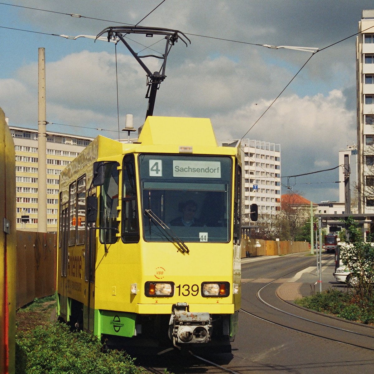 18. April 2007,	Cottbus, Tw 139 fährt auf der Linie 4 nach Sachsendorf. Scan vom Color-Negativ