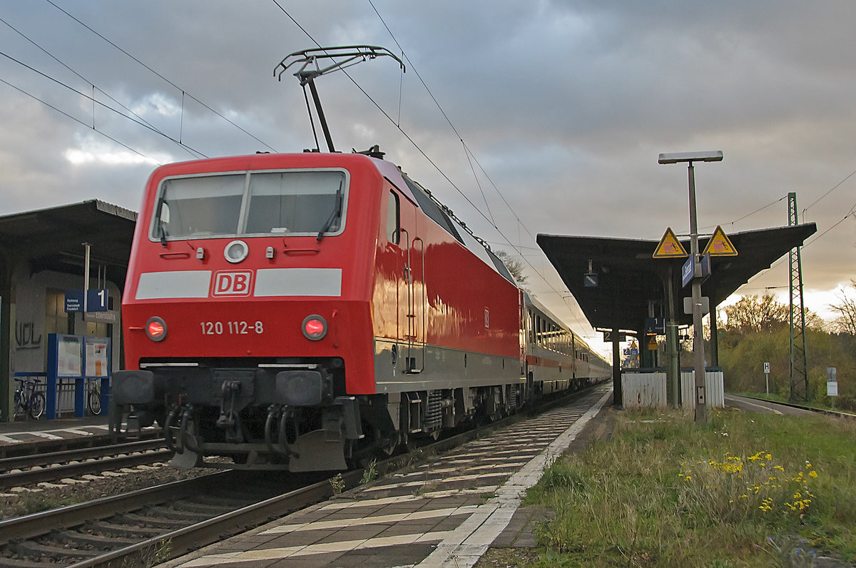18 Nov. 2015. 120 112 with IC 2371 richtung Heidelberg.  Darmstadt Eberstadt.